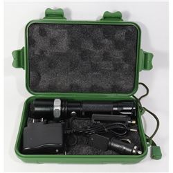 LED FLASHLIGHT IN CASE WITH ACCESSORIES