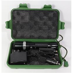 LED FLASHLIGHT IN CASE WITH ACCESSORIES
