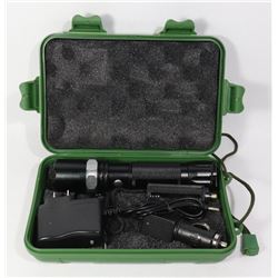 LED FLASHLIGHT IN CASE WITH ACCESSORIES