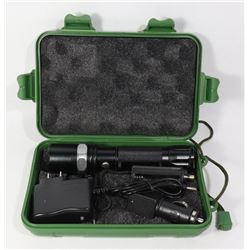 LED FLASHLIGHT IN CASE WITH ACCESSORIES