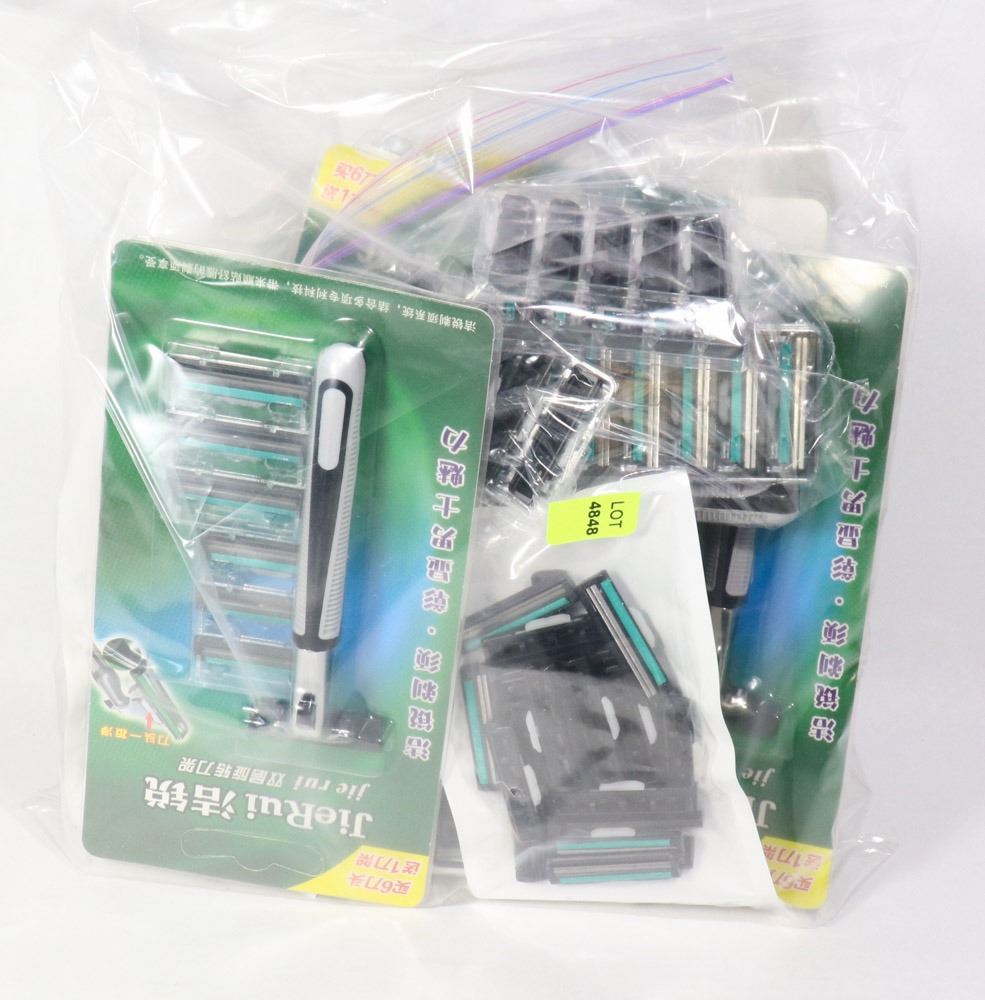 LARGE BAG OF RAZORS AND RAZOR HEADS
