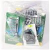 Image 1 : LARGE BAG OF RAZORS AND RAZOR HEADS
