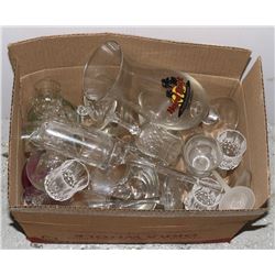 ESTATE BOX OF CRYSTAL AND GLASSWARE