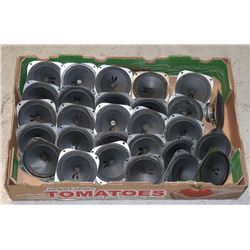 FLAT OF SMALL SPEAKERS