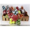 Image 1 : FLAT OF ASSORTED CHRISTMAS TREE BALLS AND