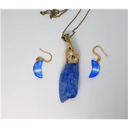 3)   BLUE KYANITE PENDANT ON GOLD TONE 24"