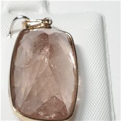 46) 14 KARAT YELLOW GOLD MORGANITE BERYL PENDANT.