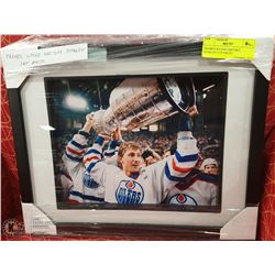 FRAMED WAYNE GRETZKY STANLEY CUP PHOTO