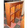 Image 1 : UNCLAIMED MAPLE BUFFET AND HUTCH
