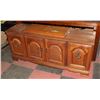 Image 2 : UNCLAIMED MAPLE BUFFET AND HUTCH