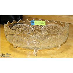 CRYSTAL FOOTED CENTER PIECE WITH FLOWER DESIGN