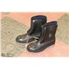 Image 1 : SIZE 7 STEEL TOED FELT LINED SAFETY BOOTS