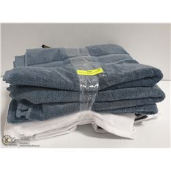 WAMSUTTA BUNDLE OF 8 TOWELS, STEEL BLUE & WHITE