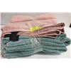 Image 1 : WAMSUTTA BUNDLE OF 8 TOWELS, MINT & ROSE COLOURS