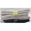 Image 1 : WAMSUTTA BUNDLE OF 8 TOWELS, NAVY + SILVER GREY