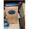 Image 16 : Chairs, stools, glass pieces for cabinets great for shower, plastic bulbs, curtains, plastic bowls,