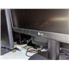 Image 3 : A lot of approximately 27 monitors