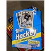 Image 1 : Hockey cards and magazines