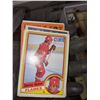 Image 4 : Hockey cards and magazines