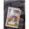 Image 5 : Hockey cards and magazines