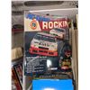 Image 9 : Hockey cards and magazines