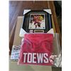 Image 1 : Frameworks Jonathan Toews signed jersey with certificate of authentication and framed picture