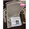 Image 3 : 2 cool set dec chairs 1 metal and 1 wood and metal