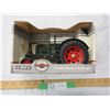 Image 2 : ERTL Massey Harris challenger 1/16 scale tractor (NIB)