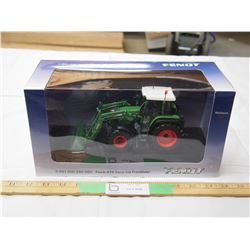Fendt 415 Vario mit frontlader tractor 1/32 scale (NIB)