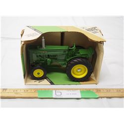 John Deere model M tractor 1/16 scale (NIB)