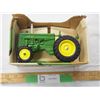 Image 2 : John Deere model M tractor 1/16 scale (NIB)