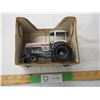 Image 2 : White 2-155 first edition tractor 1/32 (NIB)