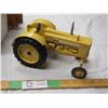 Image 4 : ERTL Cockshutt 560 tractor national farm toy museum 1/16 (NIB)