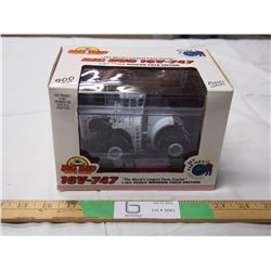 Big Bud 900 H.P. 1/64 scale modern field edition (NIB)