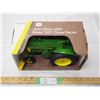 Image 2 : ERTL John Deere 1956 model 820 diesel tractor 1/16 (NIB)