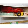 Image 2 : ERTL New Holland square baler 1/16 (NIB)