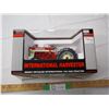 Image 3 : SpecCast IH 340 gas tractor 1/16 (NIB)