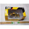 Image 2 : Cat 380 G wheel loader 1/50 (NIB)