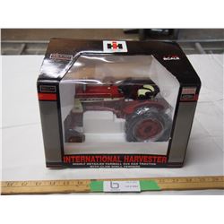 SpecCast IH 504 gast tractor with clam shell fenders 1/16 (NIB)