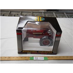 IH 450 Farmall tractor 1/16 (NIB)