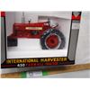 Image 3 : IH 450 Farmall tractor 1/16 (NIB)