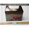 Image 4 : IH 450 Farmall tractor 1/16 (NIB)