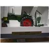 Image 3 : SpecCast Oliver 77 gas tractor with sickle mower 1/16 (NIB)