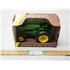 Image 1 : ERTL John Deere 1949 model AR tractor 1/16 (NIB)