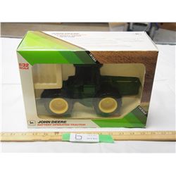 John Deere battery operated tractor 8960 1/32 (NIB)