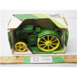 ERTL 1923 John Deere Model D tractor 6" long (NIB)