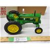 Image 2 : Standi Toys 520 wide front John Deere tractor 1/16 plastic (NIB)