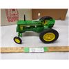 Image 3 : Standi Toys 520 wide front John Deere tractor 1/16 plastic (NIB)