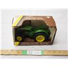 Image 1 : John Deere 1935 Model BR tractor 1/16 (NIB)