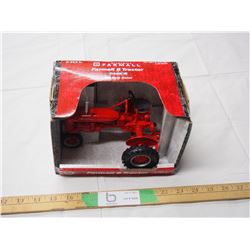ERTL IH Farmall B tractor 1/16 (NIB)